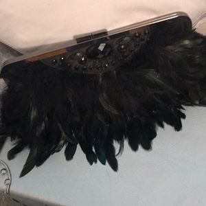 Sexy clutch with ostrich feather and black stones